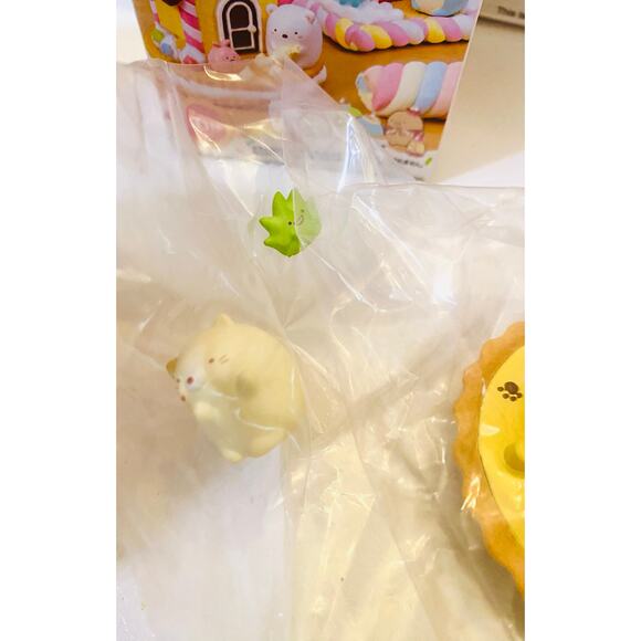 Sumikko Gurashi WakuWaku Tokimeki! Candy House Blind Box Neko & Zessou - Picture 3 of 4
